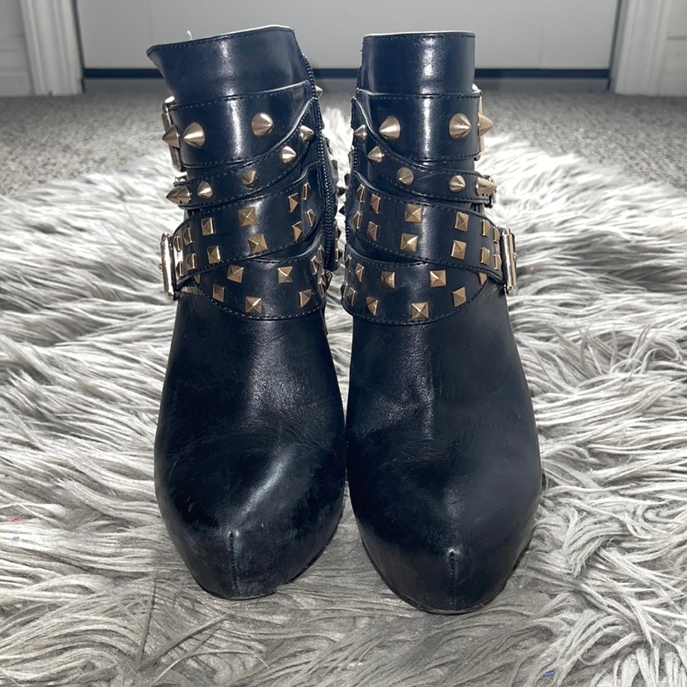 BCBG generation black wedge bootie size 8